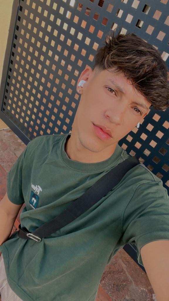 674344545: Chico busca chica en Málaga