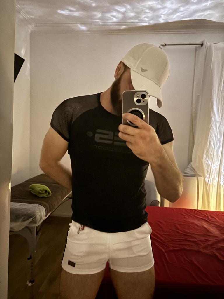 670100805: Chico busca chica en Barcelona