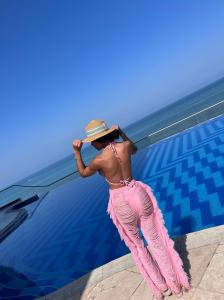 613945263: Travesti en Barcelona