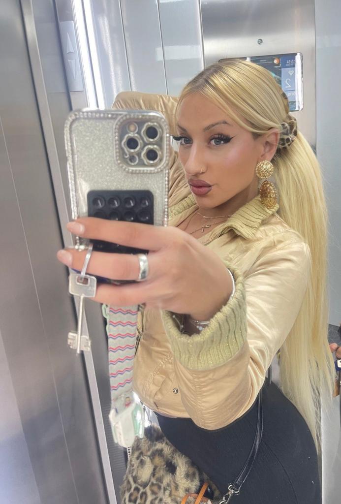 631988942: Transexual en Barcelona