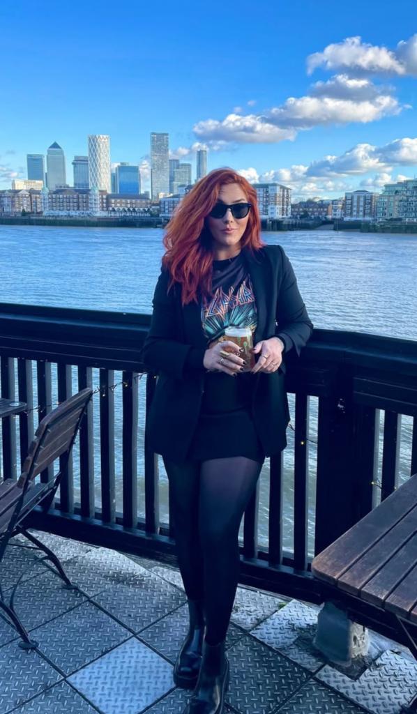 613686851: Chica busca chico en Sevilla