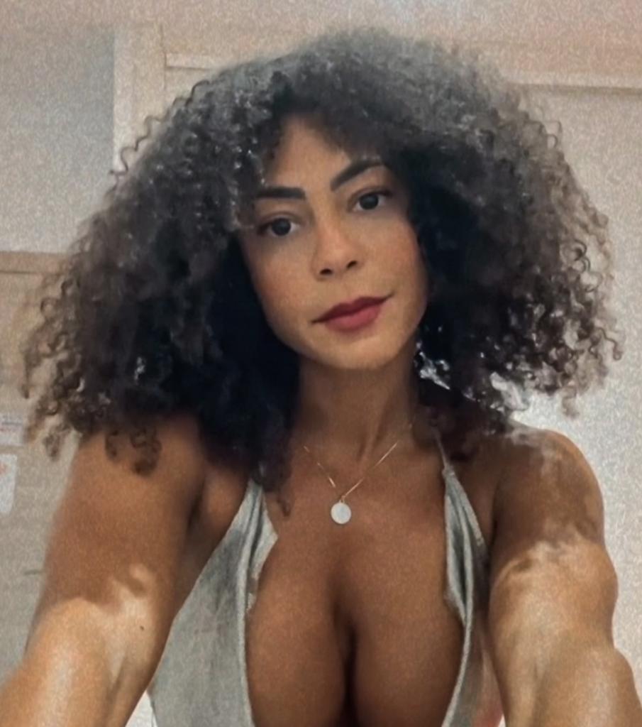 647973031: Chica busca chico en Barcelona