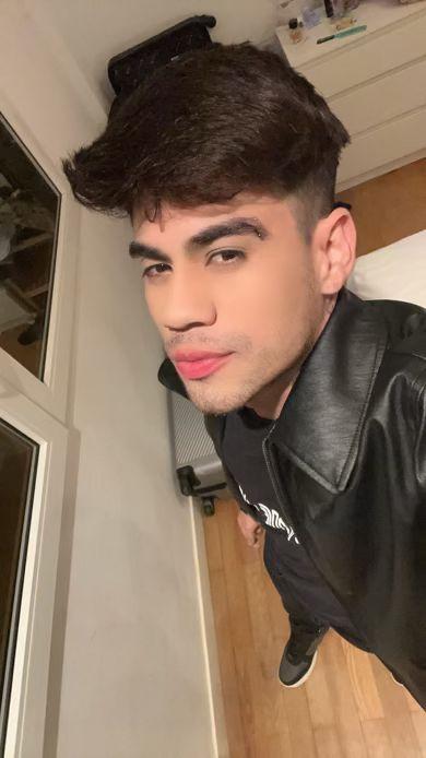 Chico busca chica en Sevilla: 