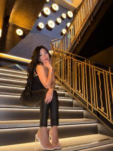 664035348: Chica busca chico en Madrid