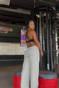 647973031: Chica busca chico en Barcelona