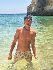 614682863: Chico busca chica en Granada