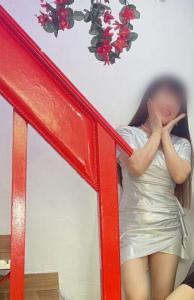 645393118: Chica busca chico en Barcelona