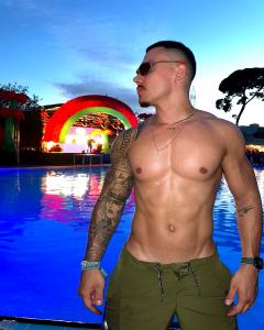 Chico busca chica en Málaga: 