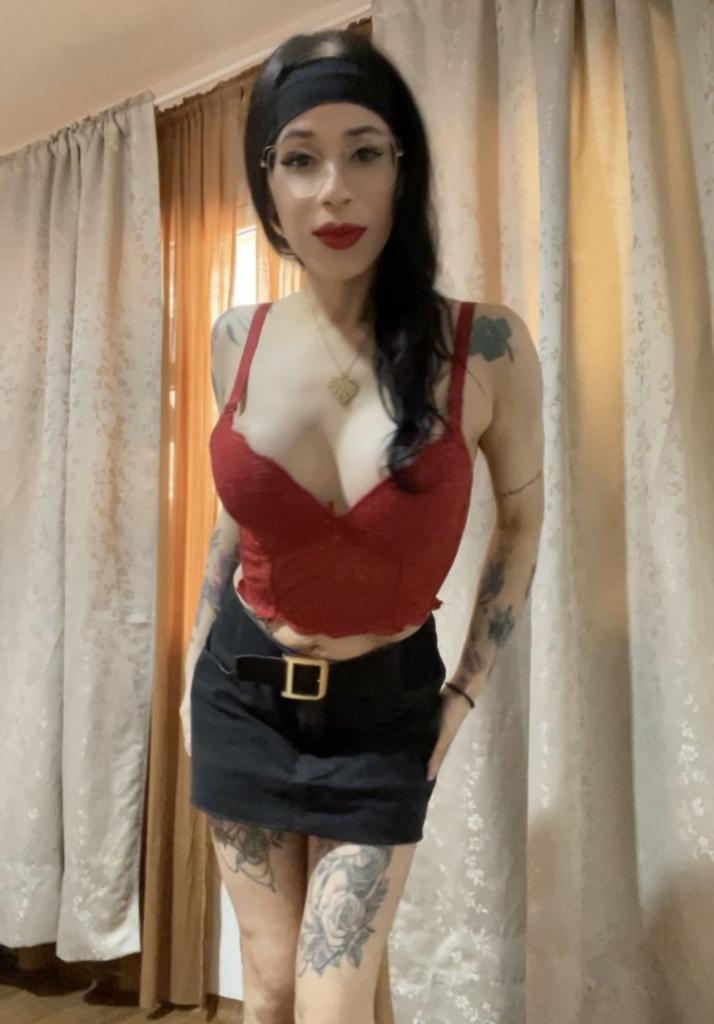 664123497: Chica busca chico en Barcelona