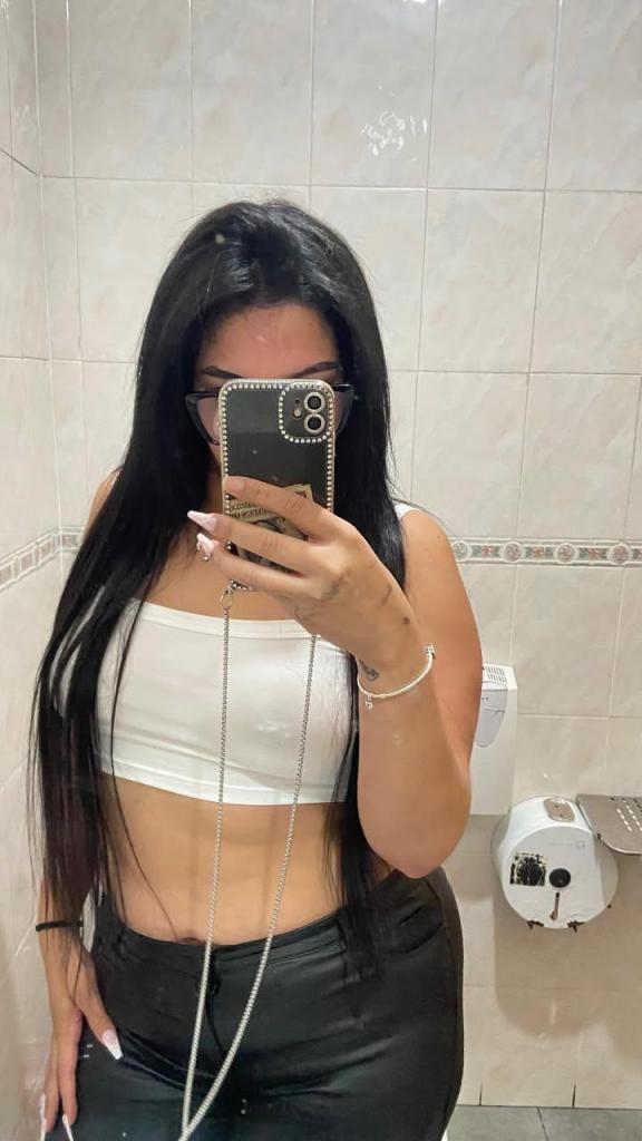 722329119: Chica busca chico en Granada