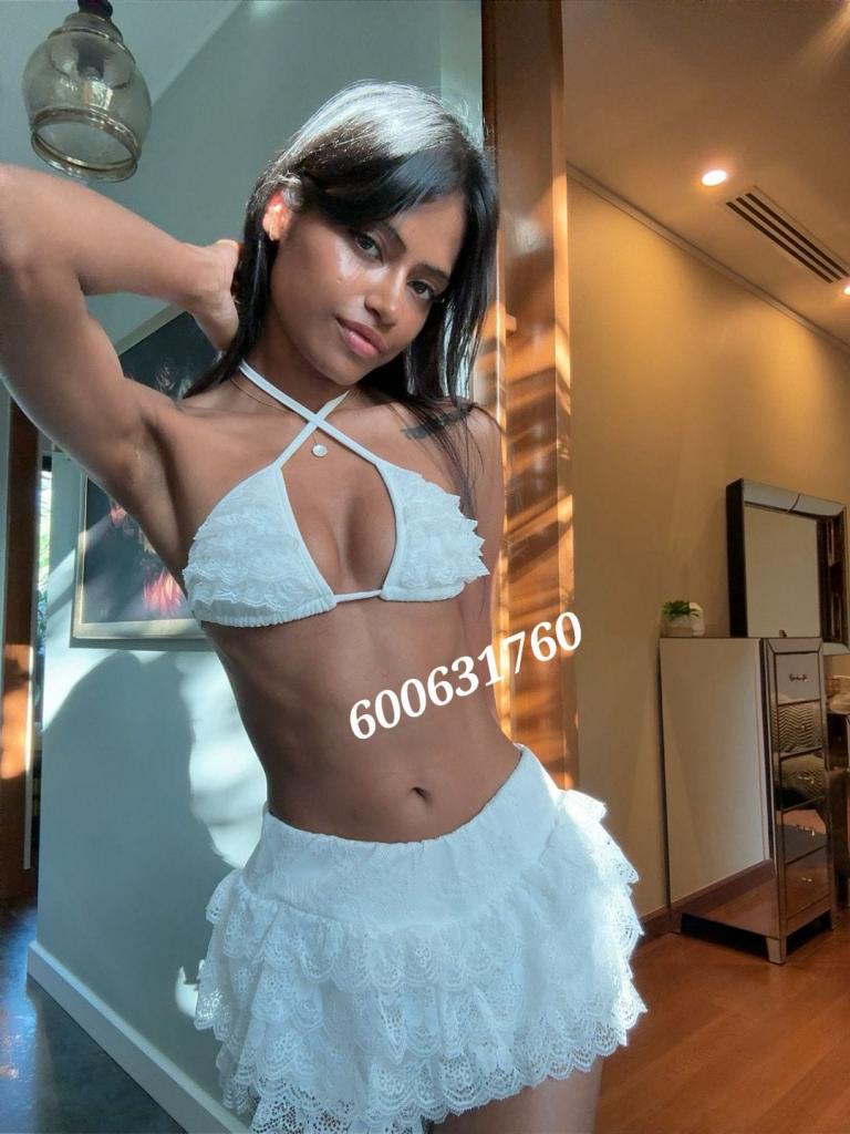 600631760: Chica busca chico en La Coruña