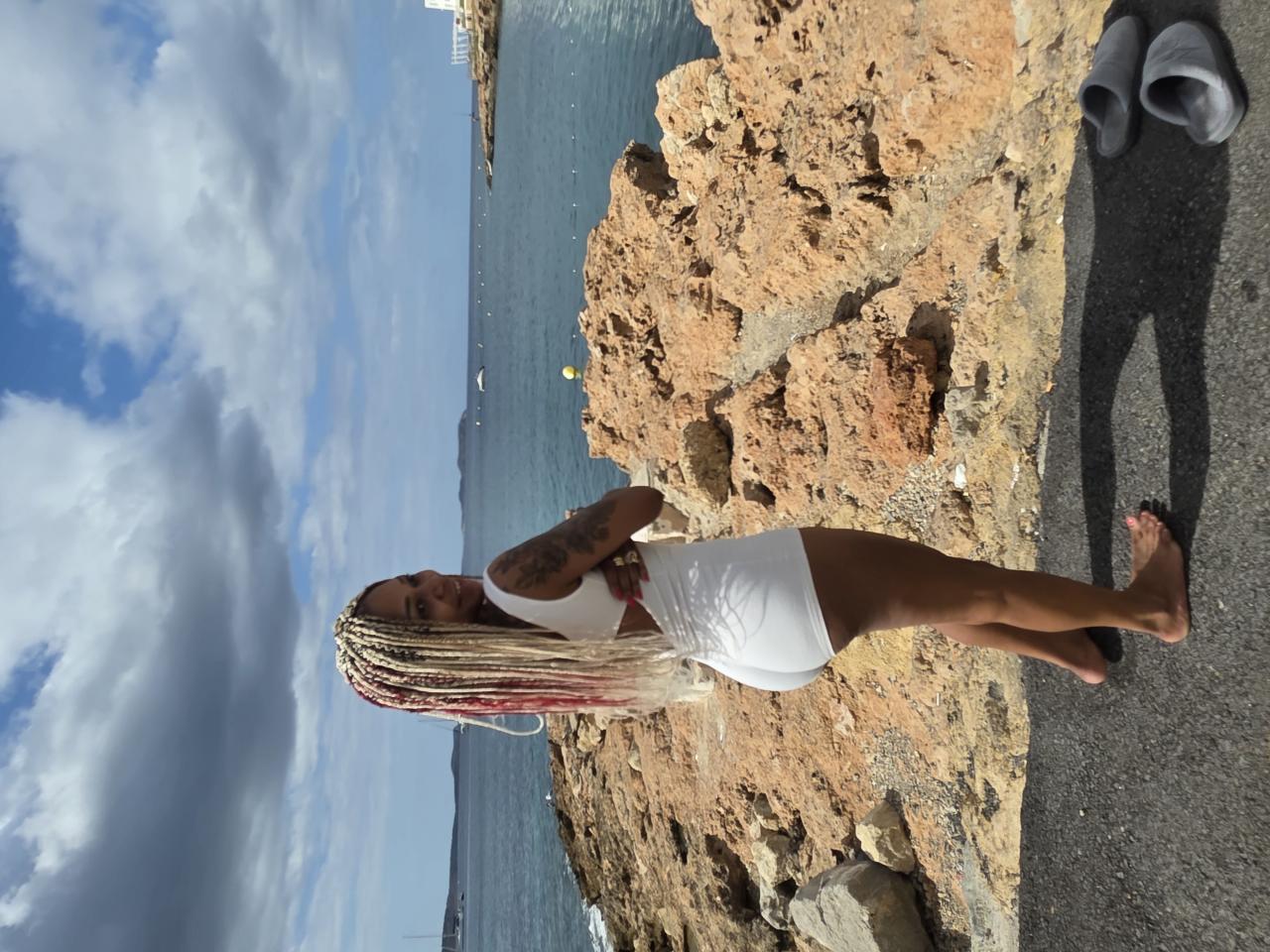 666299210: Chica busca chico en Ibiza