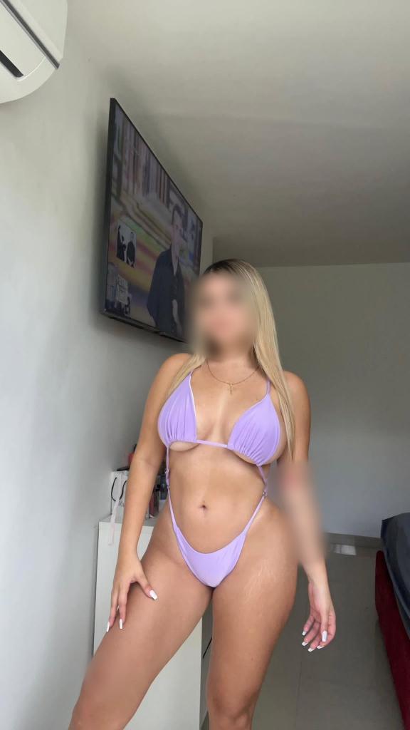 635591698: Chica busca chico en La Coruña