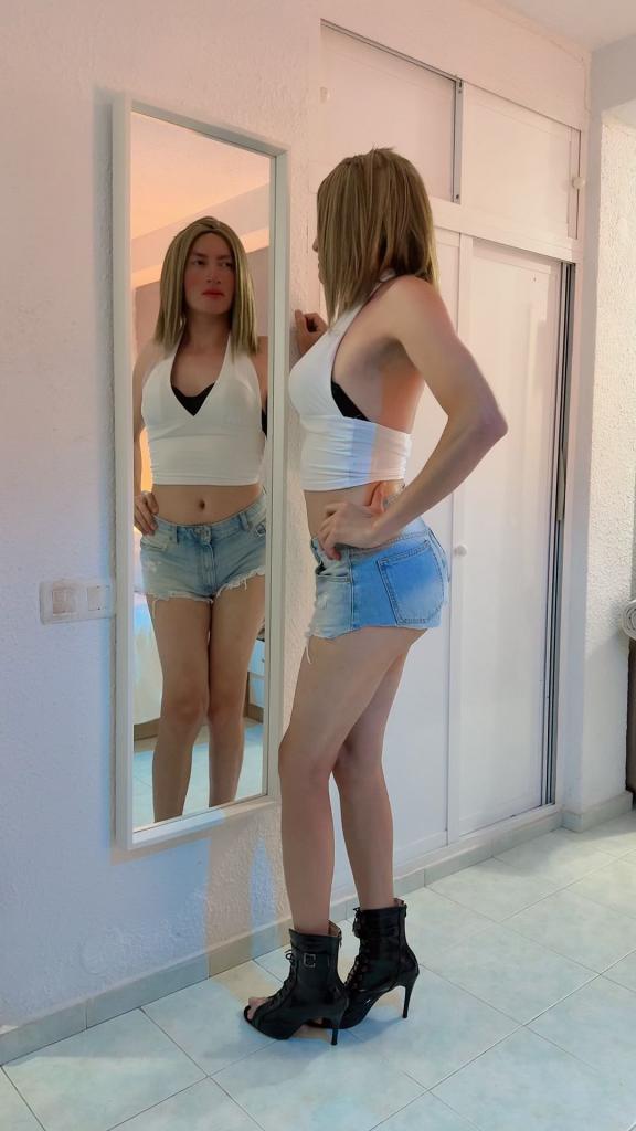 610829504: Travesti en León