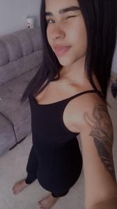 664717066: Chica busca chico en Sevilla