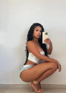 647277223: Chica busca chico en Gerona