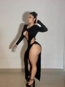 687037488: Chica busca chico en Gerona