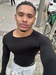 647939467: Chico busca chica en Madrid