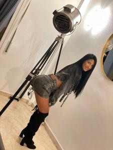 613654727: Chica busca chico en Barcelona