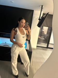 613444360: Chica busca chico en Madrid