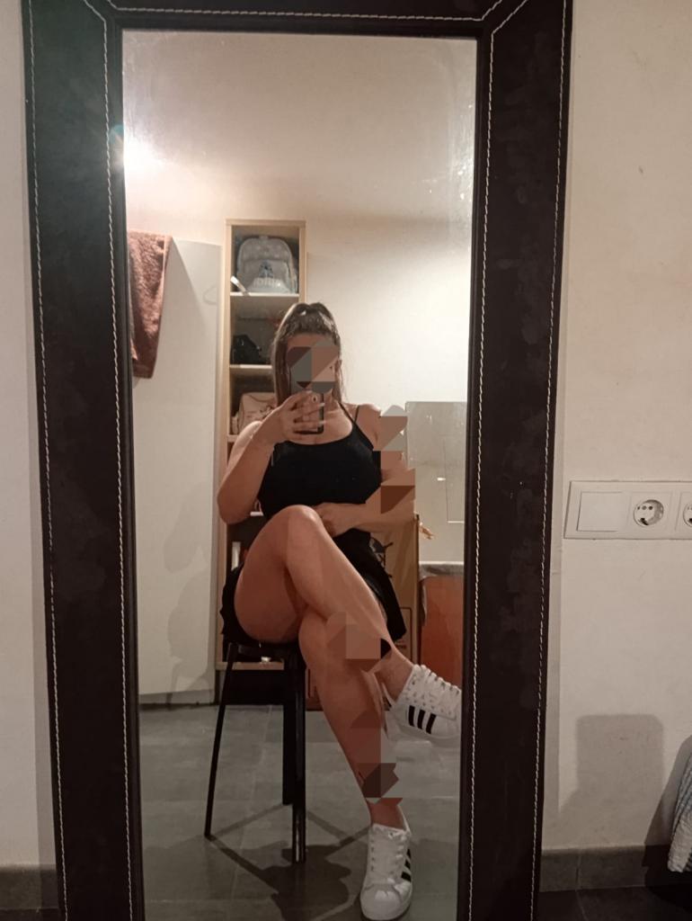 617710868: Chica busca chico en Barcelona