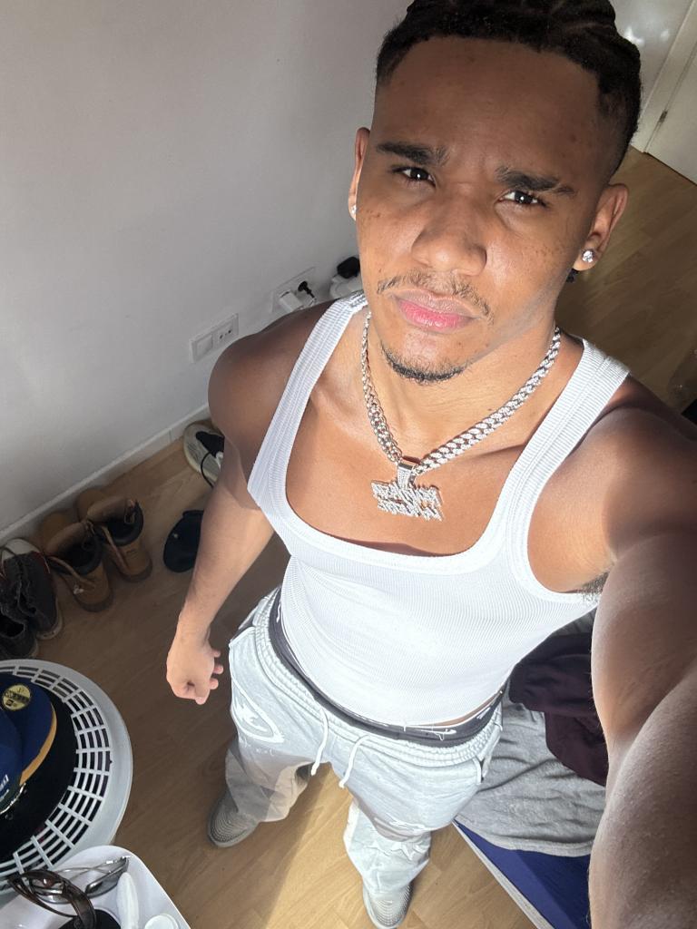 647939467: Chico busca chica en Madrid