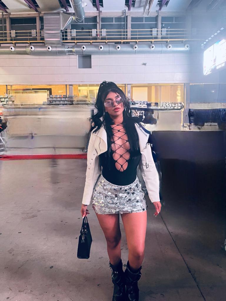 613724643: Chica busca chico en Barcelona