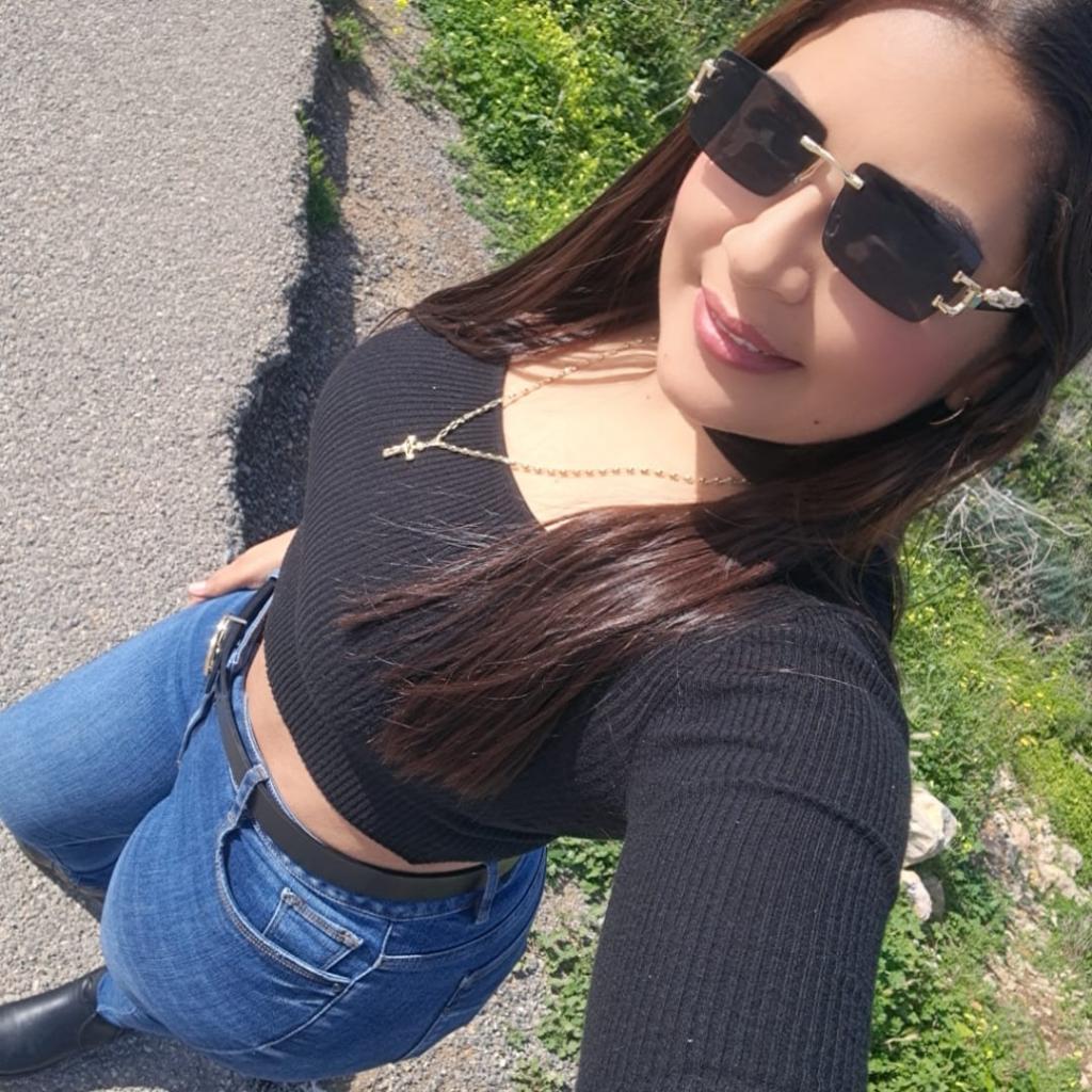 613232055: Chica busca chico en Ibiza