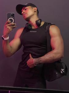 Chico busca chica en Málaga: 