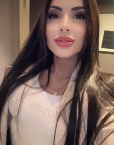 Chica busca chico en Alicante: Chica busca chico