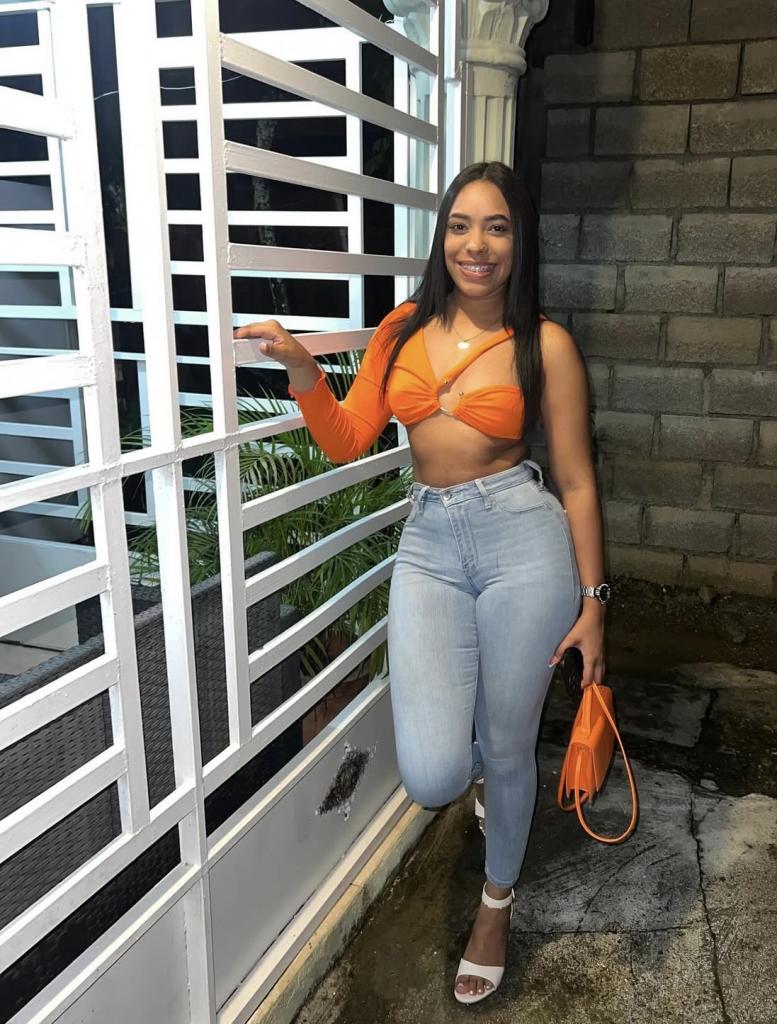 672528885: Chica busca chico en León