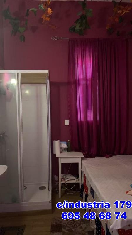 Chica busca chico en Barcelona: 