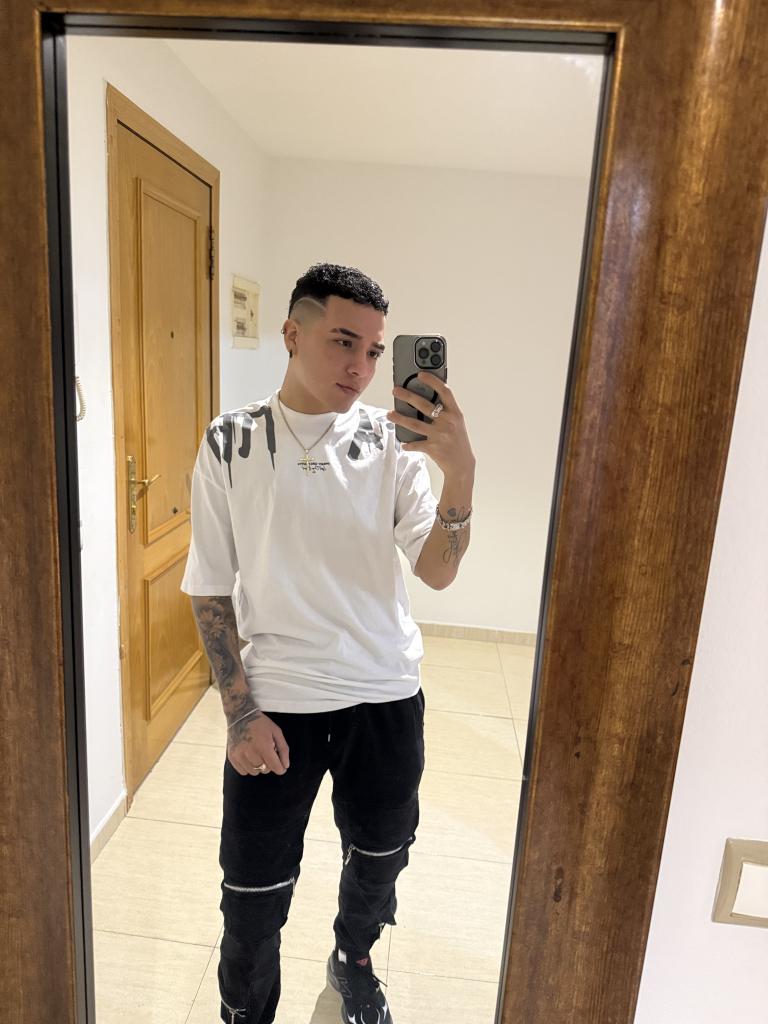 643701664: Chico busca chica en Barcelona