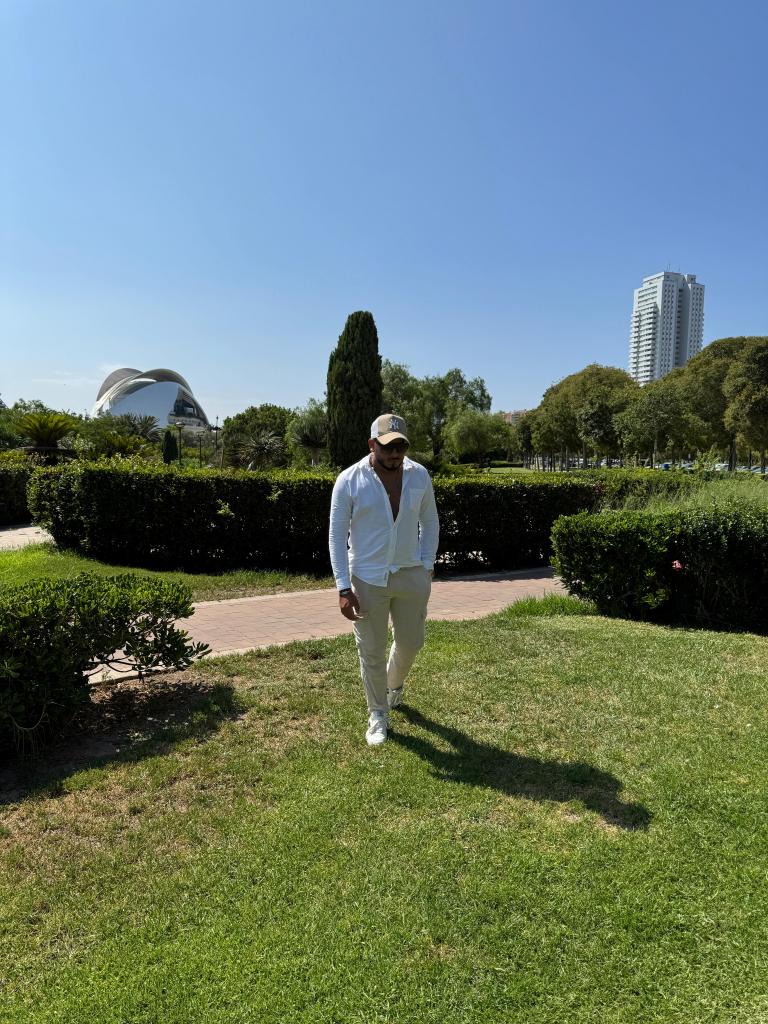 682318123: Chico busca chica en Alicante