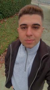 631341789: Chico busca chica en Lugo