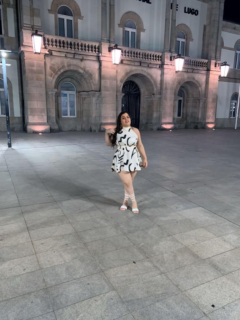 623344845: Travesti en León