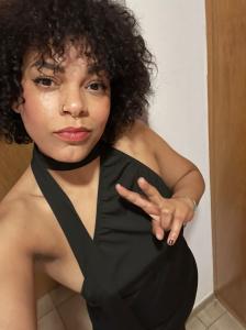 688394537: Chica busca chico en Madrid