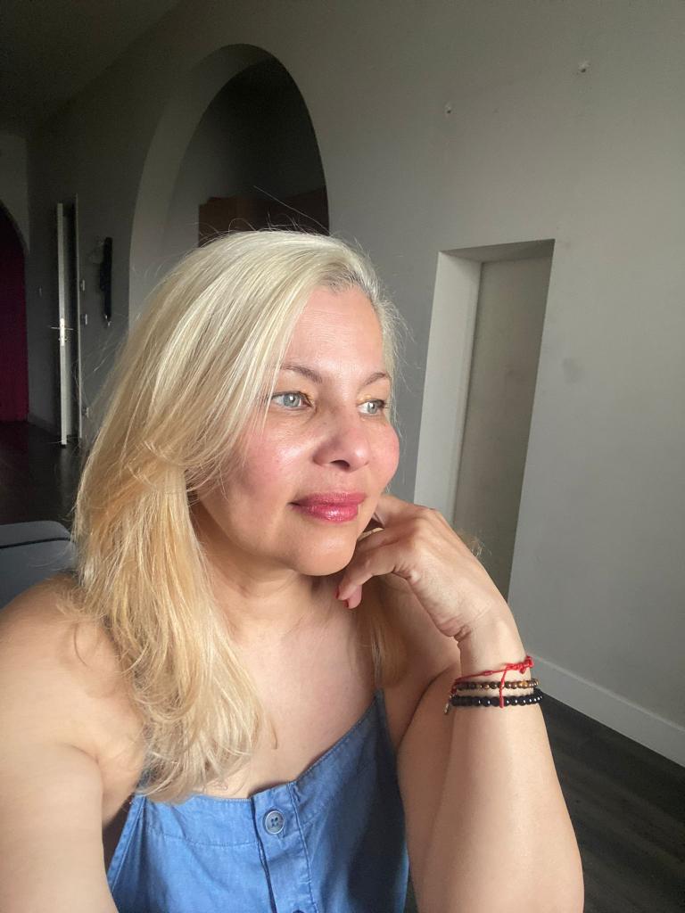 655778197: Chica busca chico en Ibiza