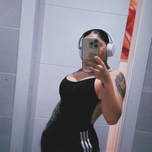 664690591: Chica busca chico en Málaga