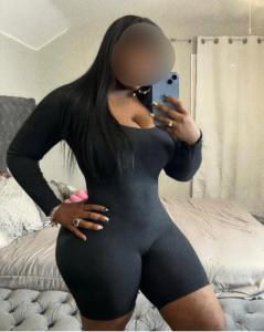 670318245: Chica busca chico en Cádiz