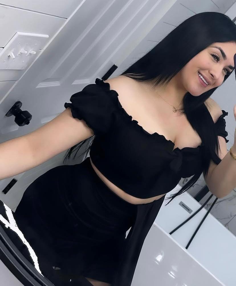 604885306: Chica busca chico en La Coruña